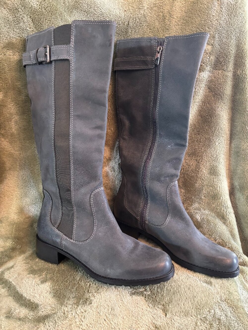 Donald J Pliner Boots (Women's Size: 10 US)